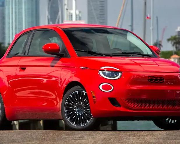 Fiat сдает свой новый Fiat 500e в США в аренду
