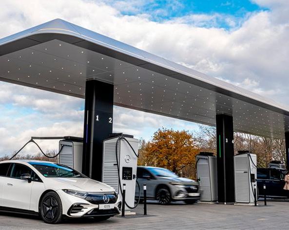 Фирменный зарядный центр Mercedes открыт в Европе