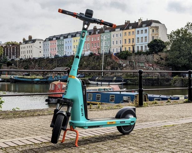 Город Бристоль стал пользоваться для проката электроскутерами Tier