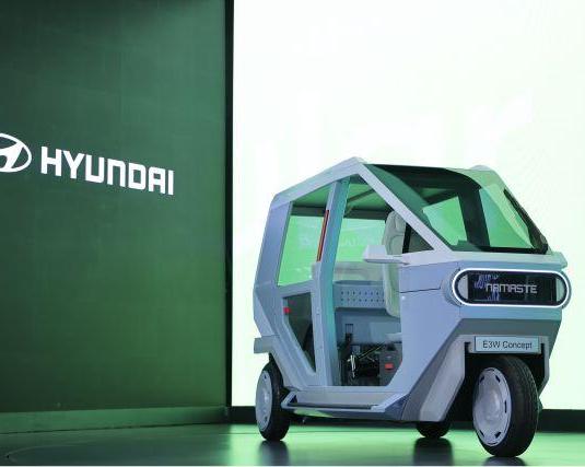 Hyundai Motor на выставке Bharat Mobility Global Expo 2025 продемонстрировала концептуальные модели трехколесных и компактных четырехколесных электромобилей (EVS), разработанные специально для Индии